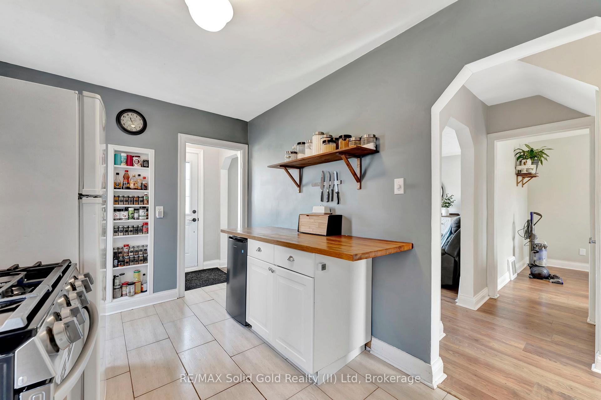 Photo 10 of 109 Adelaide Street, Kitchener, Victoria Hills — HOMEH