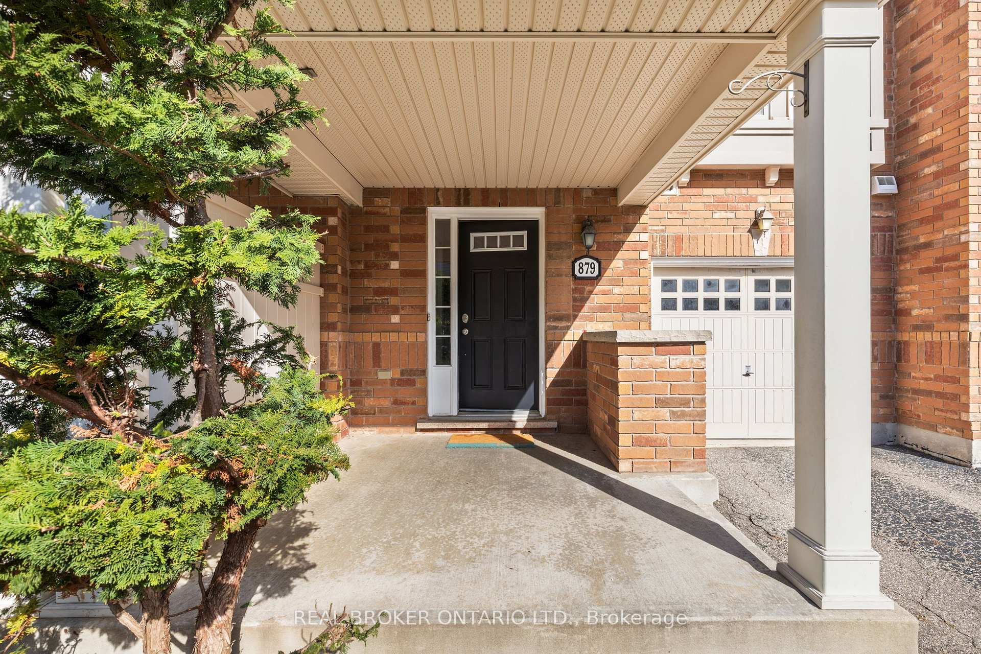 Photo 3 of 879 Willingdon Crescent, Milton, Harrison — HOMEH