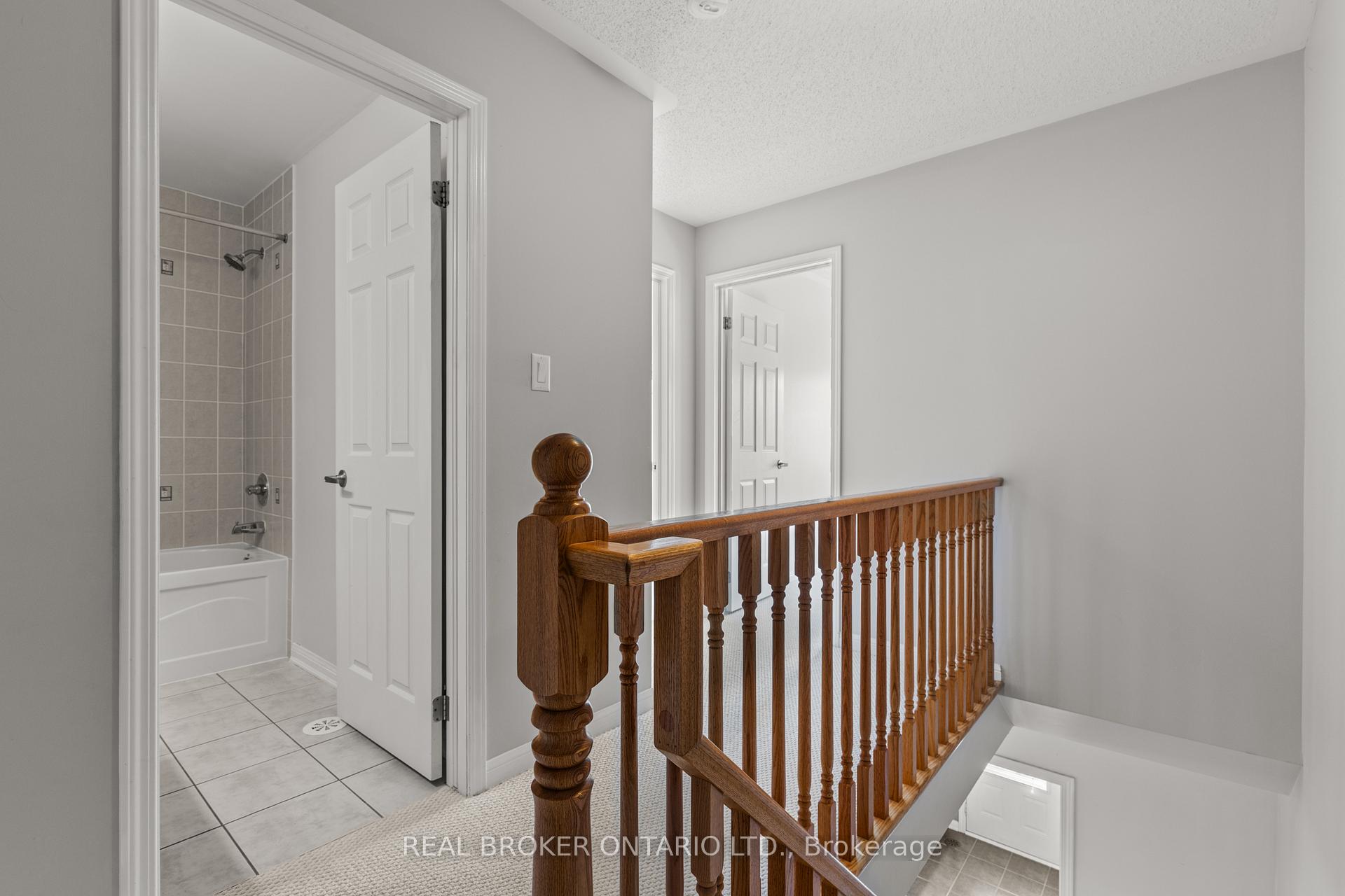 Photo 14 of 879 Willingdon Crescent, Milton, Harrison — HOMEH