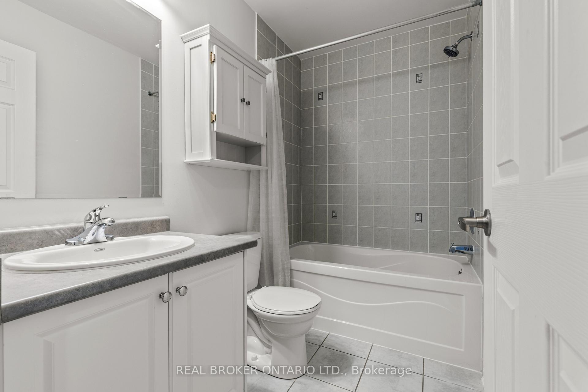 Photo 15 of 879 Willingdon Crescent, Milton, Harrison — HOMEH