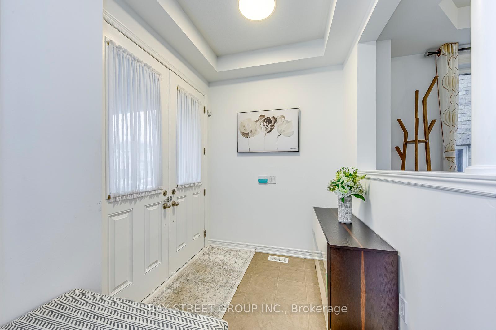 Photo 3 of 16 Henderson Street, Hamilton, Ancaster — HOMEH