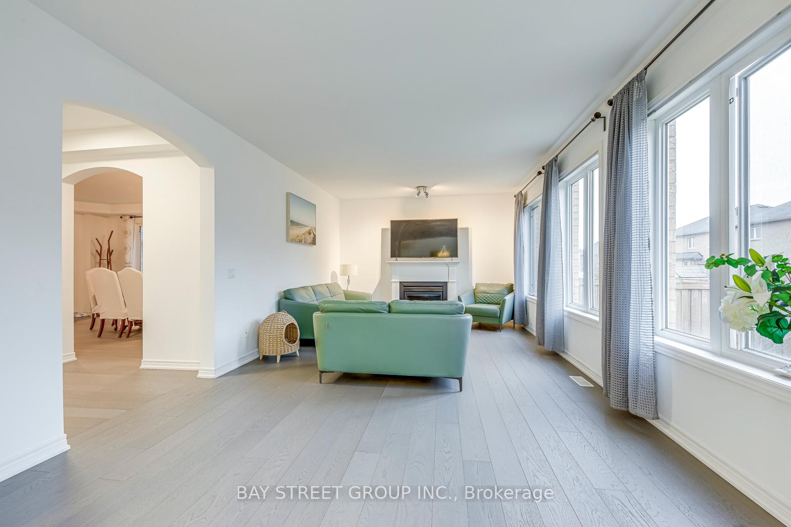 Photo 7 of 16 Henderson Street, Hamilton, Ancaster — HOMEH
