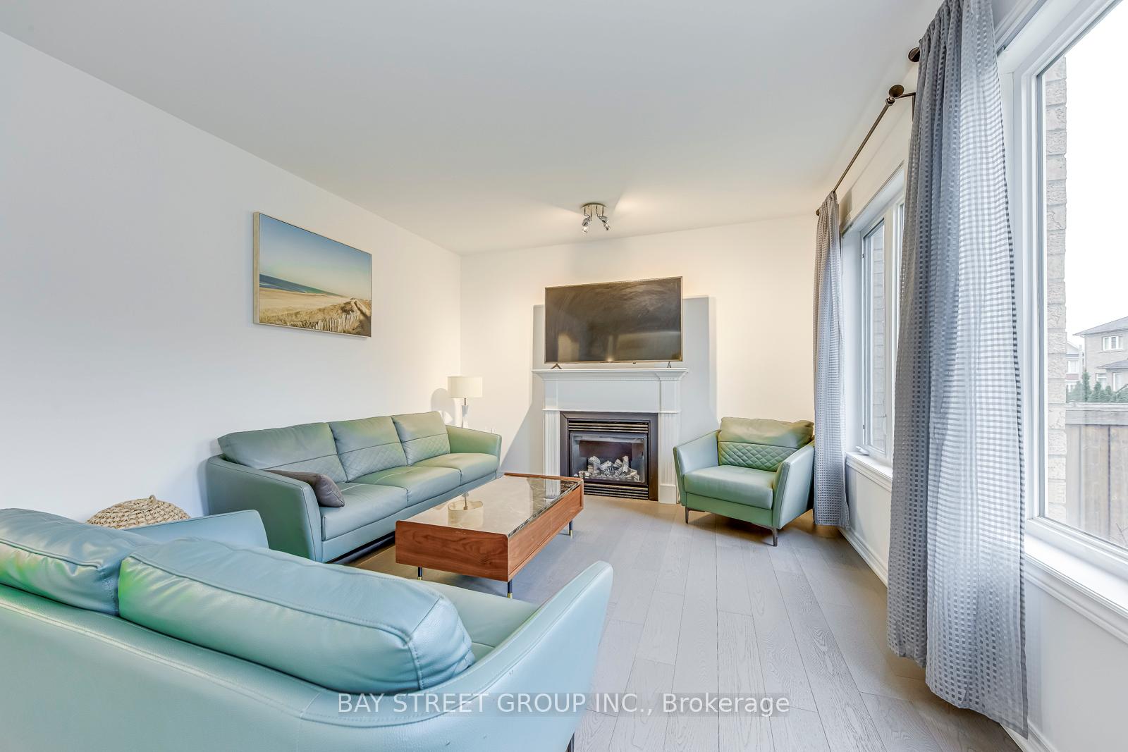 Photo 8 of 16 Henderson Street, Hamilton, Ancaster — HOMEH