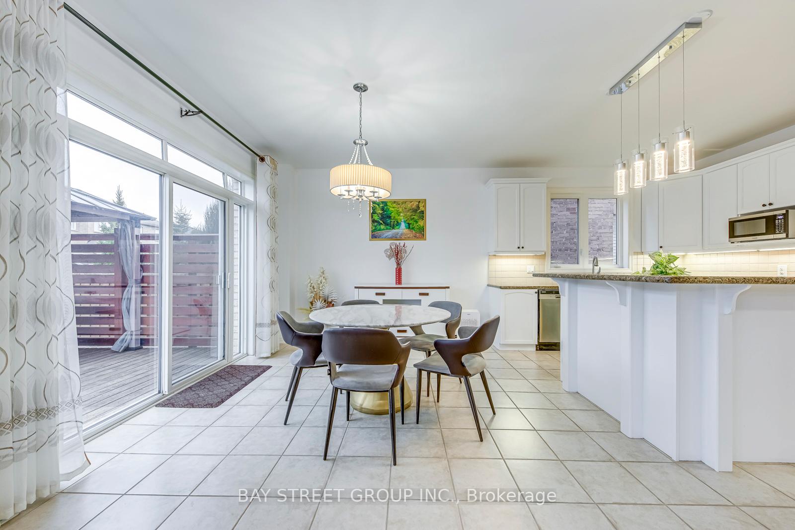 Photo 10 of 16 Henderson Street, Hamilton, Ancaster — HOMEH