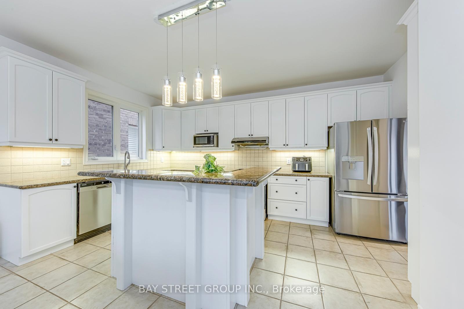 Photo 14 of 16 Henderson Street, Hamilton, Ancaster — HOMEH