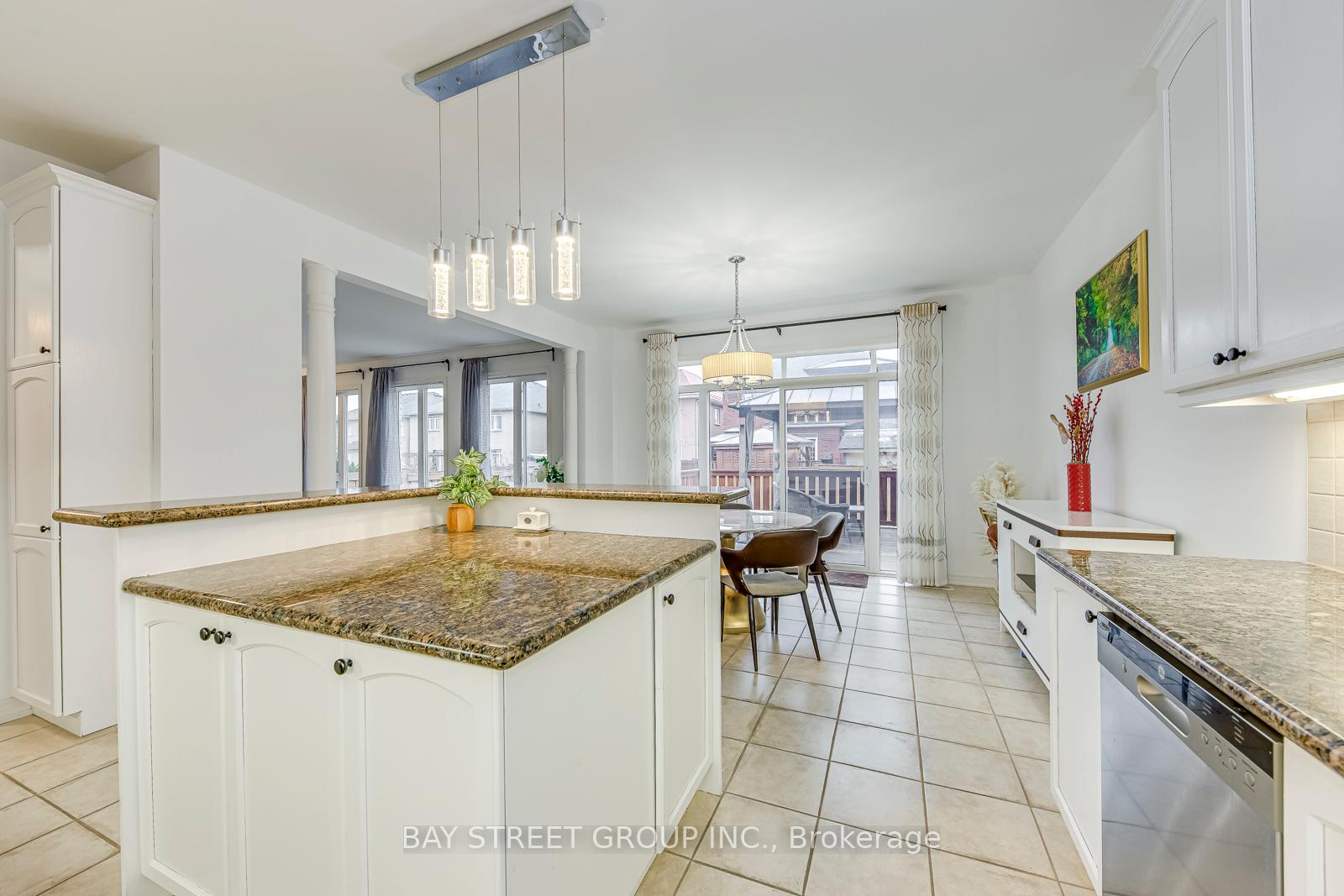 Photo 17 of 16 Henderson Street, Hamilton, Ancaster — HOMEH
