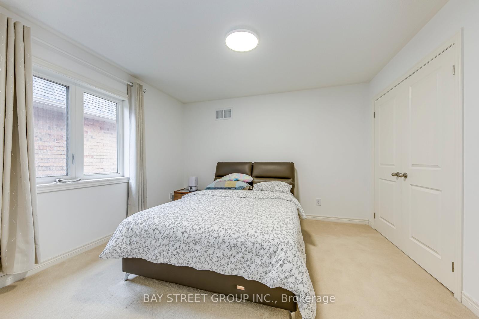 Photo 35 of 16 Henderson Street, Hamilton, Ancaster — HOMEH