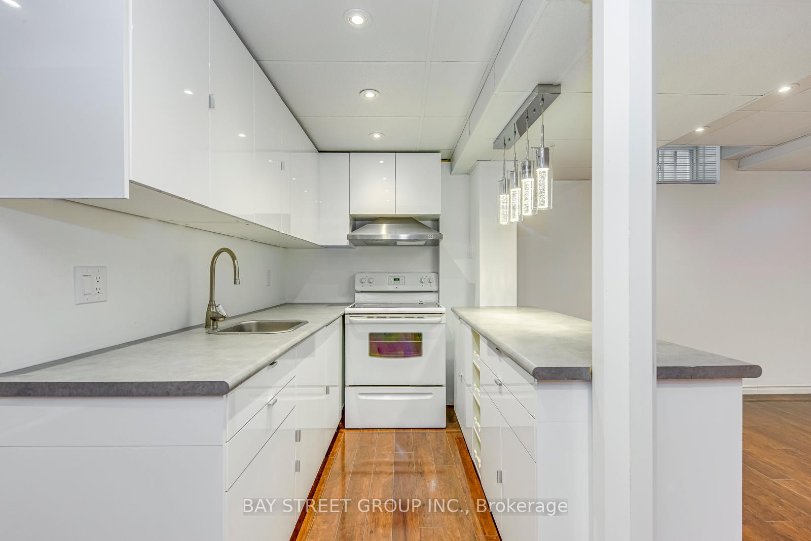 Photo 37 of 16 Henderson Street, Hamilton, Ancaster — HOMEH