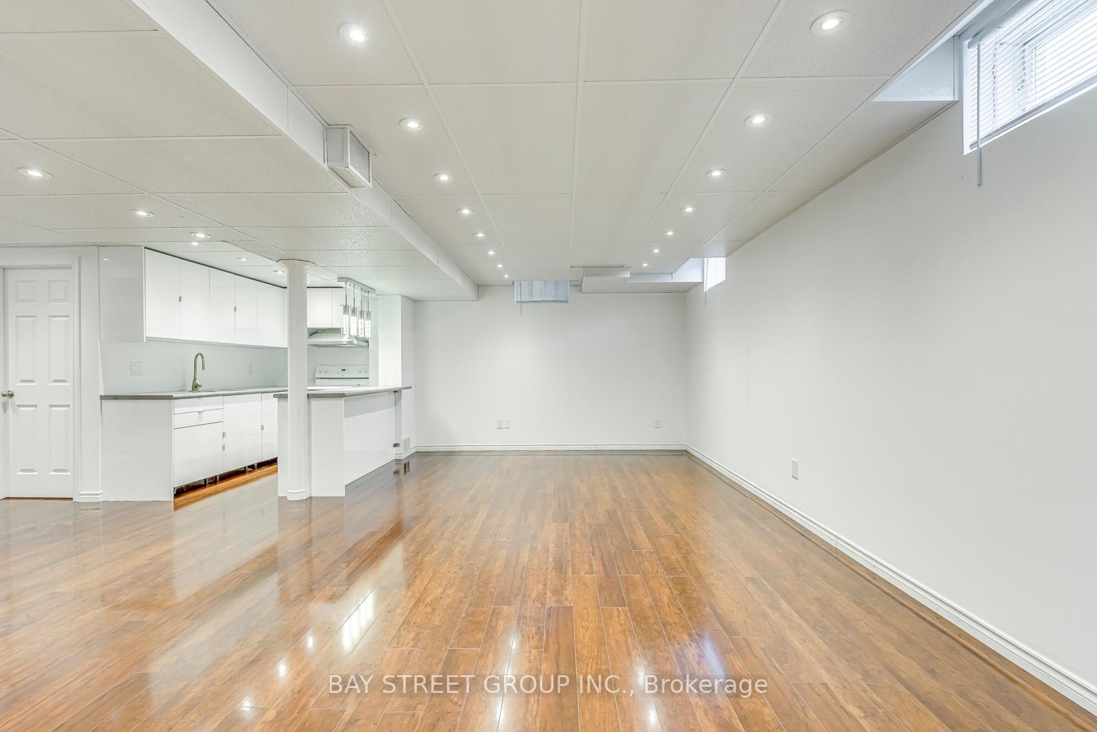 Photo 39 of 16 Henderson Street, Hamilton, Ancaster — HOMEH
