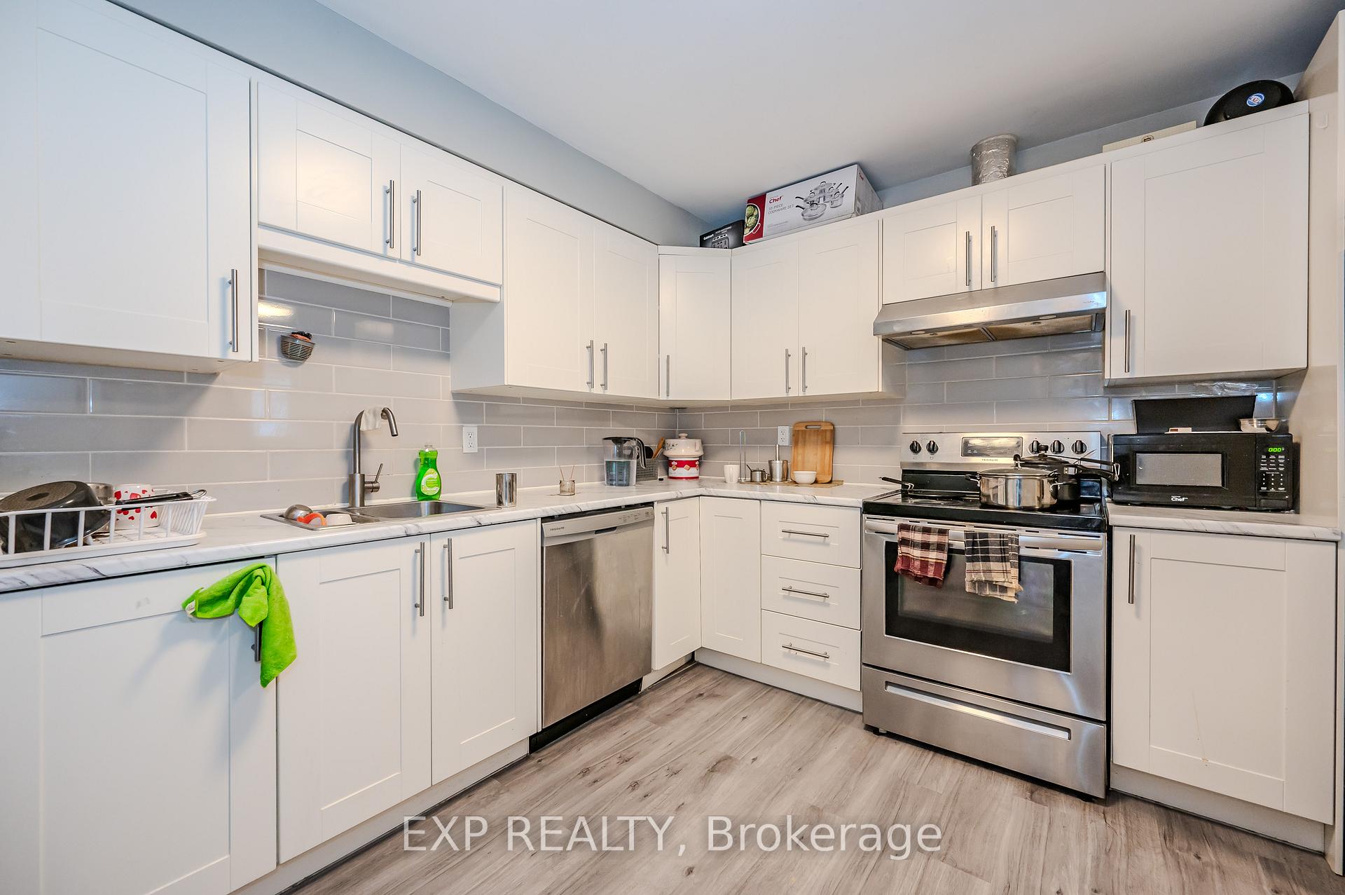 Photo 10 of 82 Conway Drive, Kitchener, Stanley Park — HOMEH