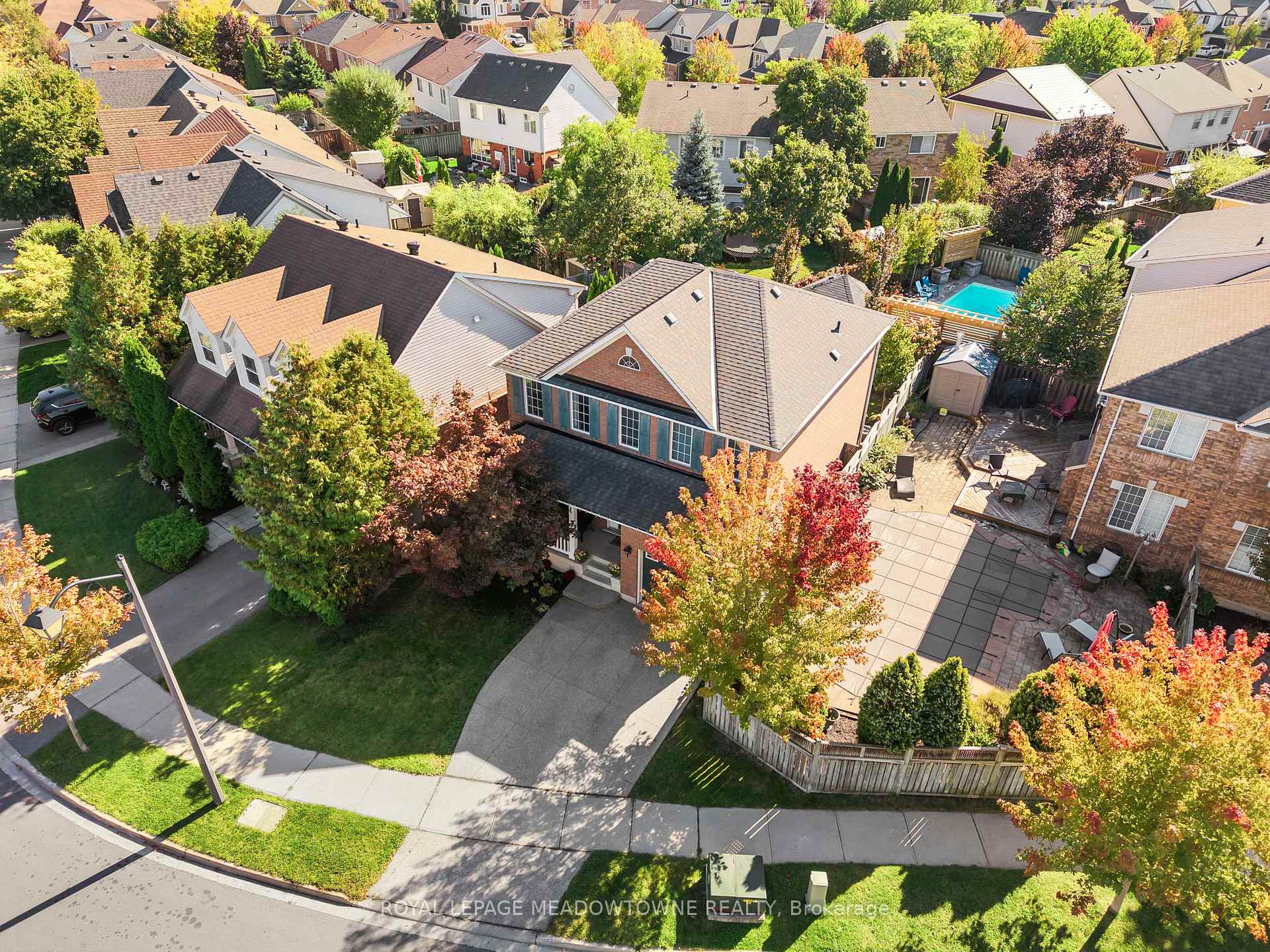 Photo 2 of 583 Caverhill Crescent, Milton, Clarke — HOMEH