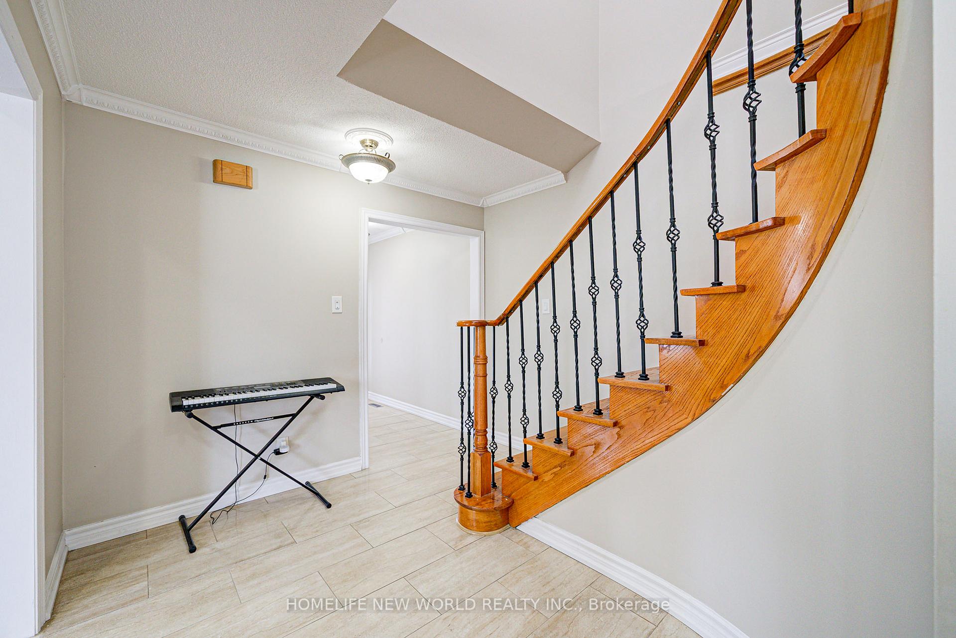 Photo 5 of 61 Olivewood Drive, Markham, Middlefield — HOMEH