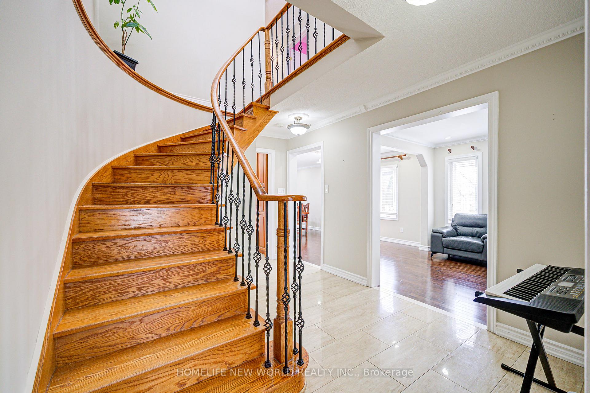 Photo 7 of 61 Olivewood Drive, Markham, Middlefield — HOMEH