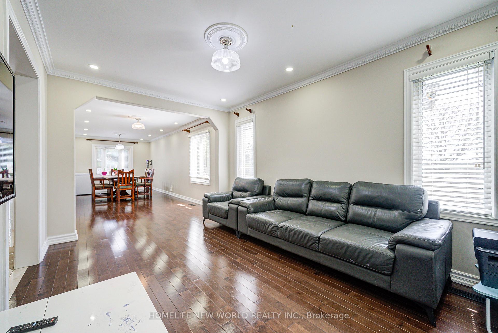 Photo 8 of 61 Olivewood Drive, Markham, Middlefield — HOMEH