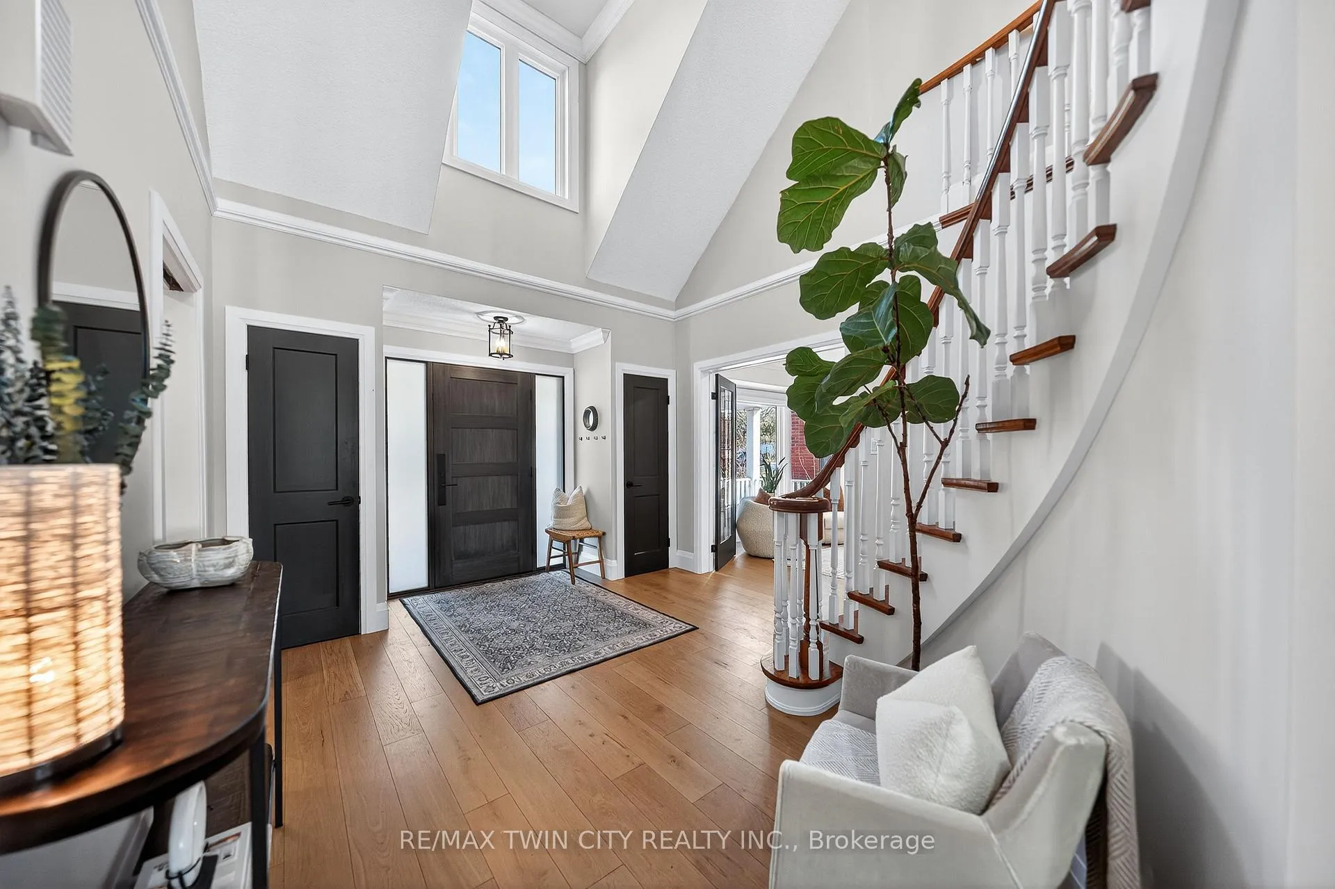 Photo 5 of 553 Sandbrooke Court, Waterloo — HOMEH