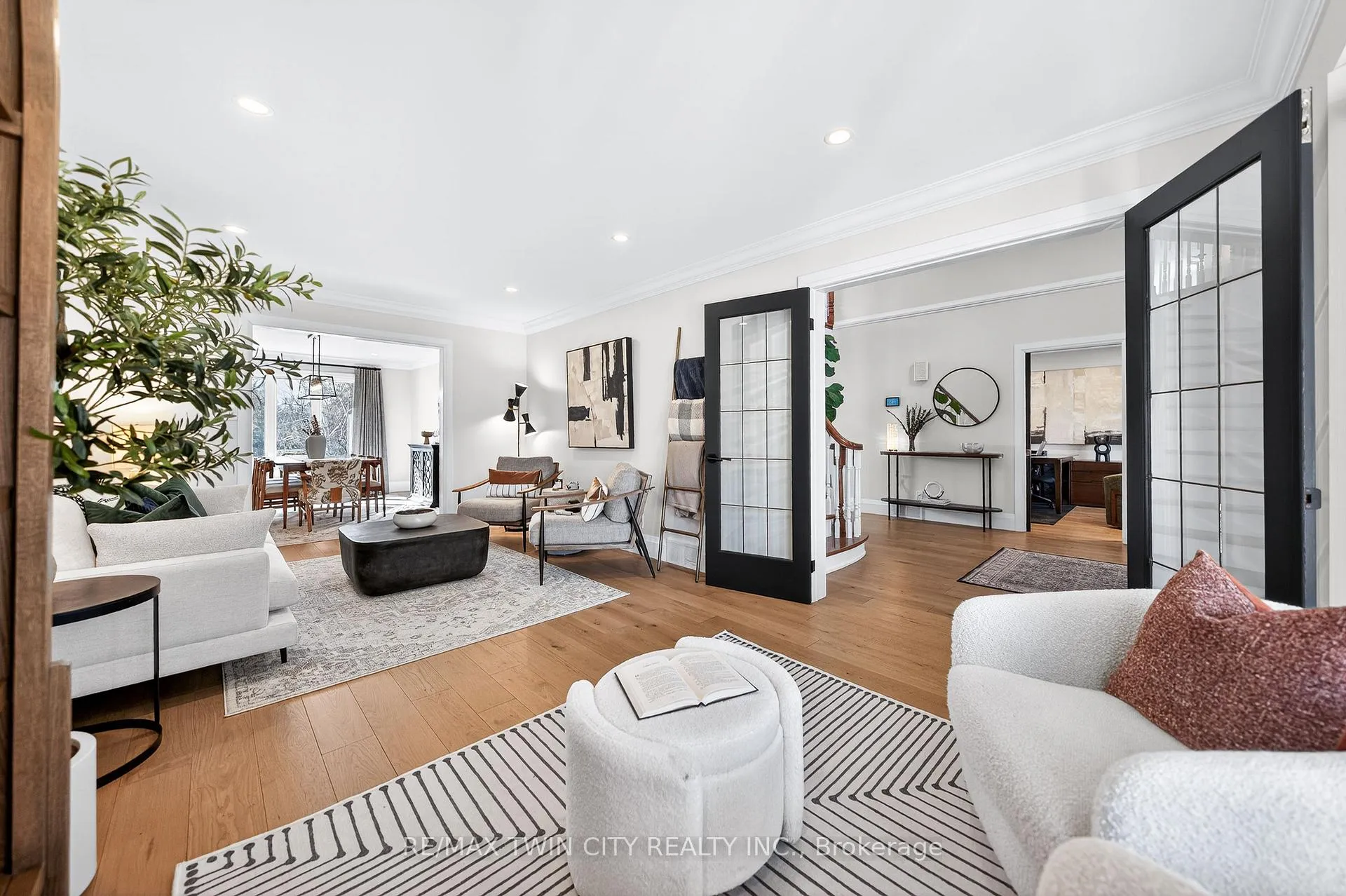 Photo 7 of 553 Sandbrooke Court, Waterloo — HOMEH