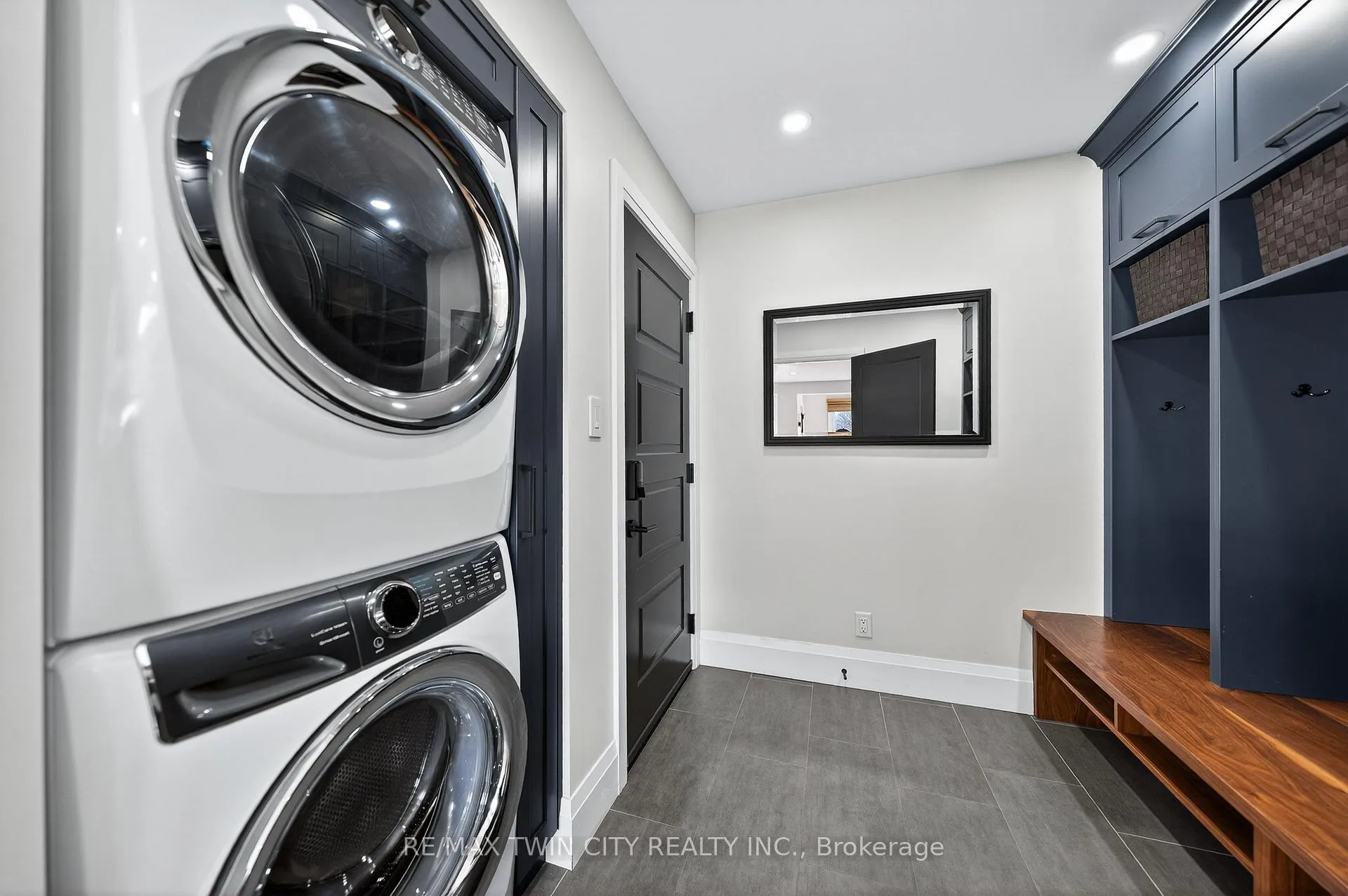 Photo 20 of 553 Sandbrooke Court, Waterloo — HOMEH