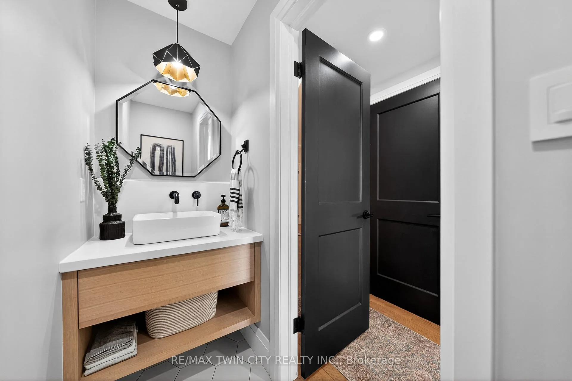 Photo 22 of 553 Sandbrooke Court, Waterloo — HOMEH