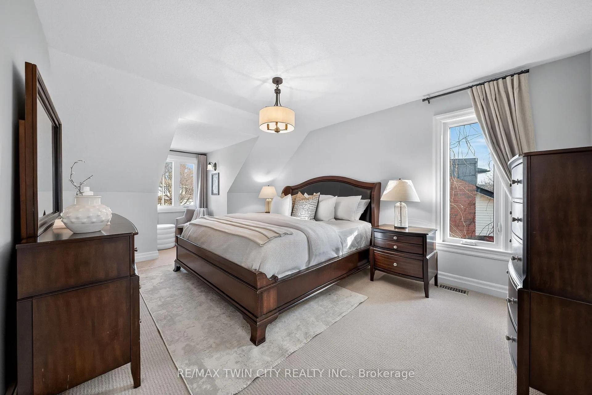 Photo 25 of 553 Sandbrooke Court, Waterloo — HOMEH
