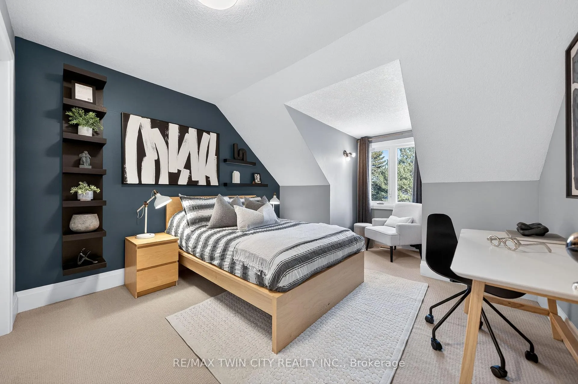 Photo 28 of 553 Sandbrooke Court, Waterloo — HOMEH