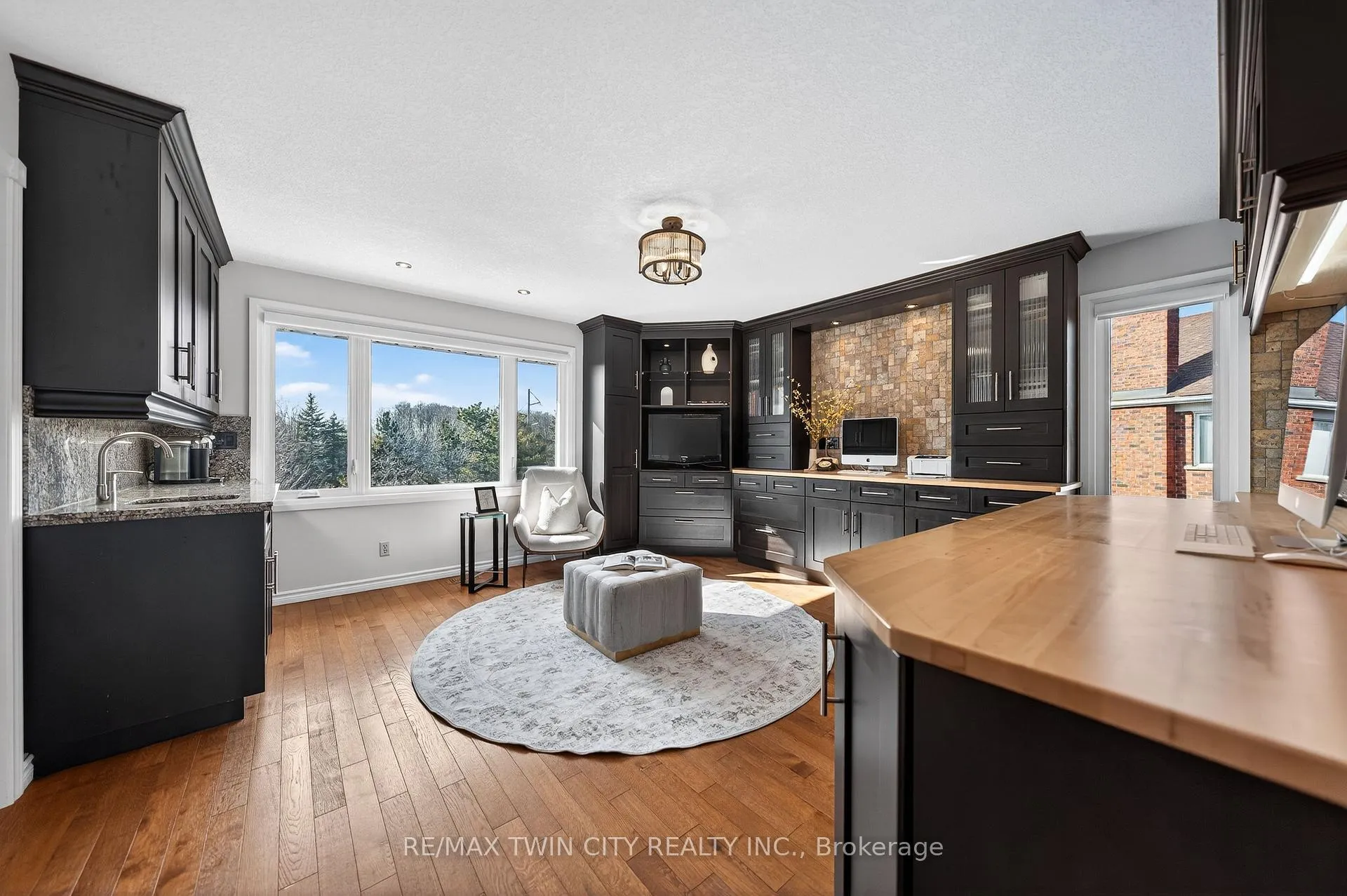 Photo 32 of 553 Sandbrooke Court, Waterloo — HOMEH