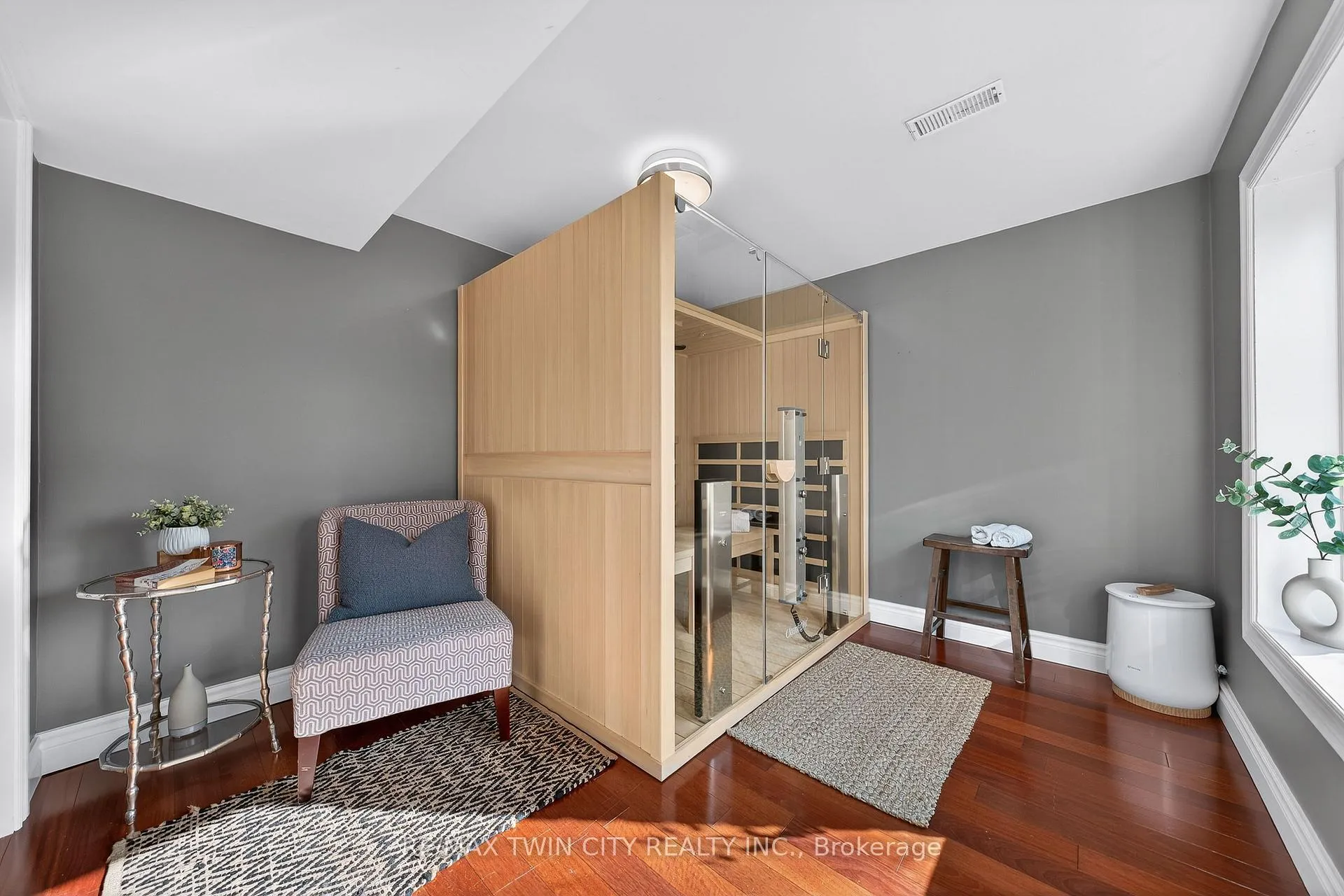 Photo 38 of 553 Sandbrooke Court, Waterloo — HOMEH