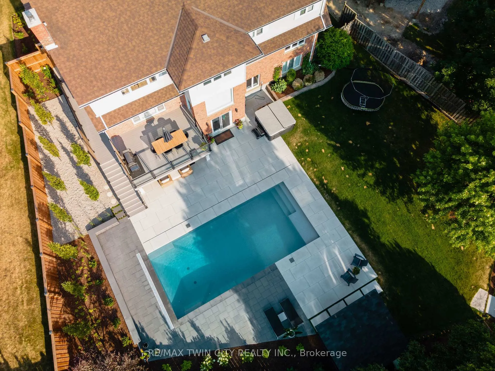 Photo 48 of 553 Sandbrooke Court, Waterloo — HOMEH