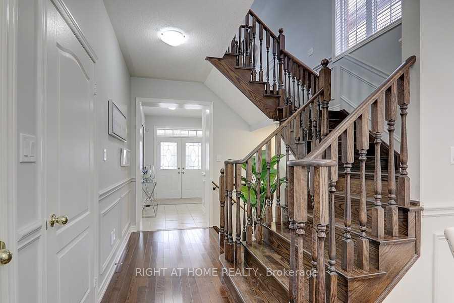 Photo 4 of 179 William Berczy Boulevard, Markham, Berczy — HOMEH