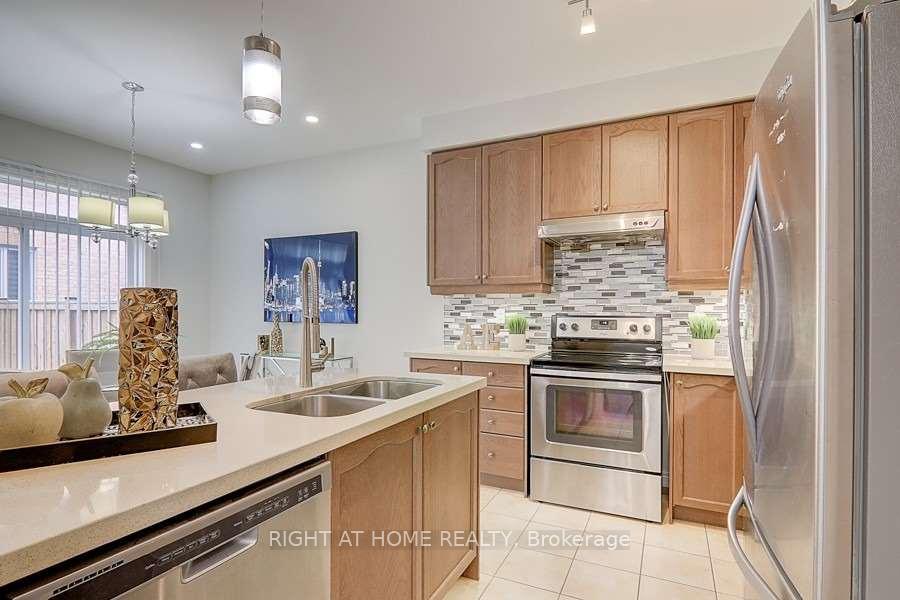 Photo 14 of 179 William Berczy Boulevard, Markham, Berczy — HOMEH