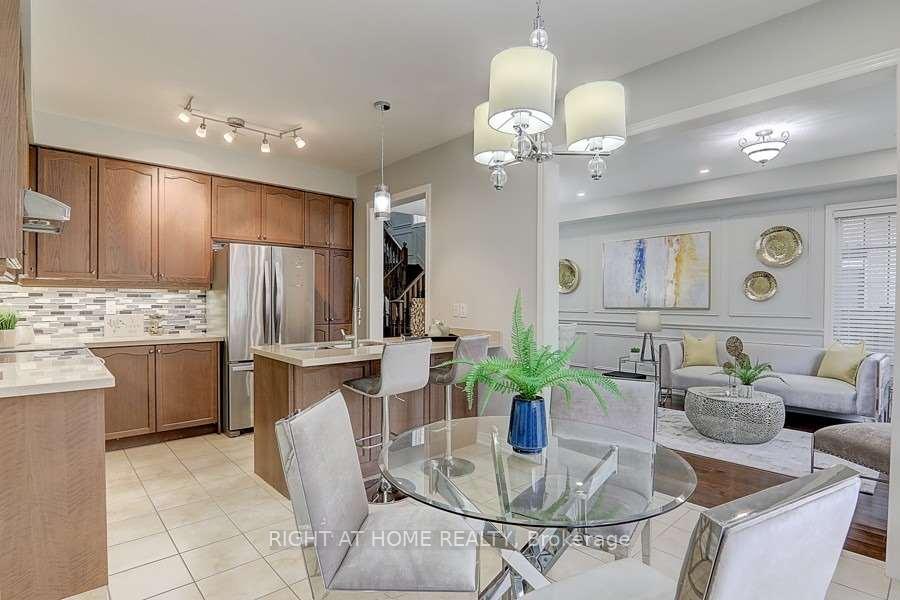 Photo 17 of 179 William Berczy Boulevard, Markham, Berczy — HOMEH