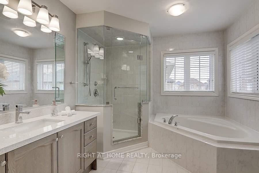 Photo 26 of 179 William Berczy Boulevard, Markham, Berczy — HOMEH