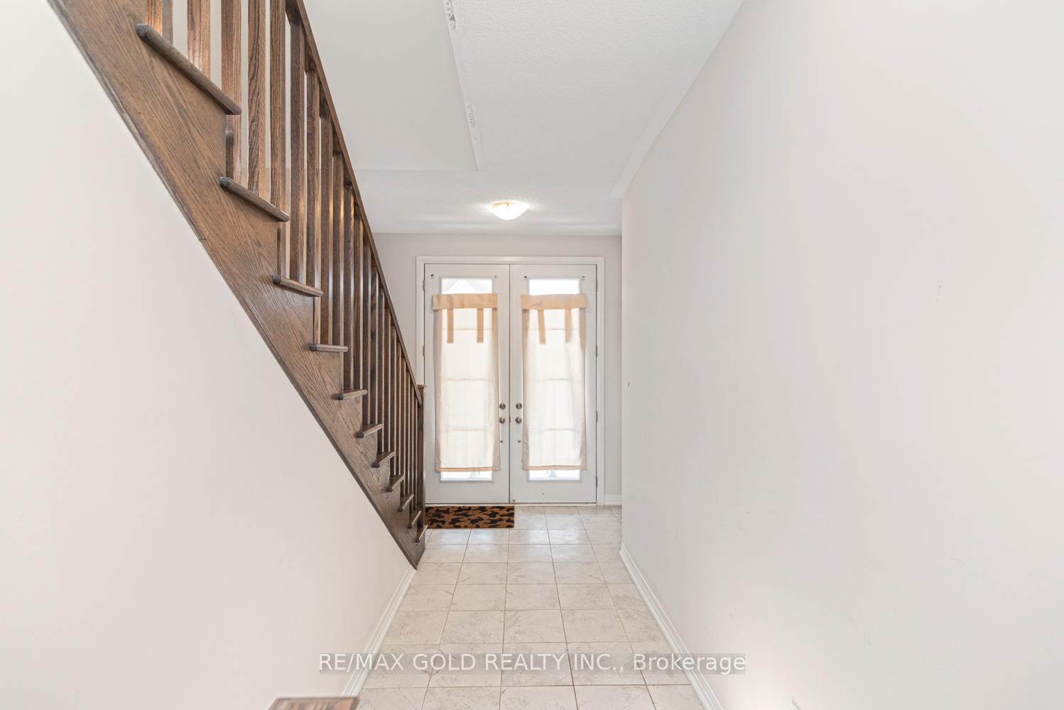 Photo 4 of 11 Yale Drive, Hamilton, Rural Glanbrook — HOMEH