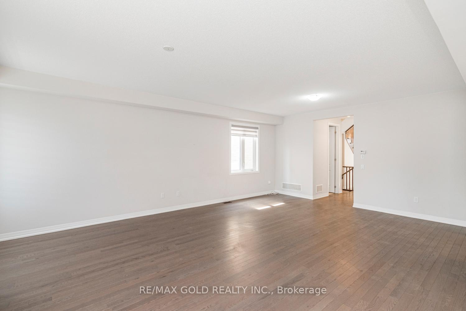 Photo 5 of 11 Yale Drive, Hamilton, Rural Glanbrook — HOMEH