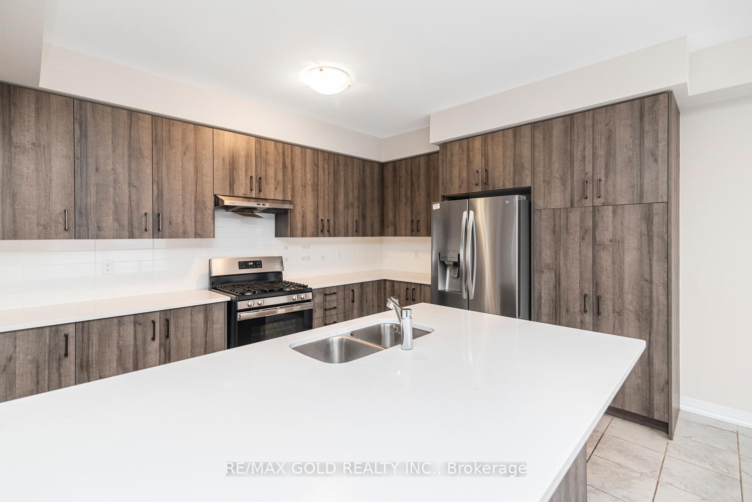 Photo 10 of 11 Yale Drive, Hamilton, Rural Glanbrook — HOMEH