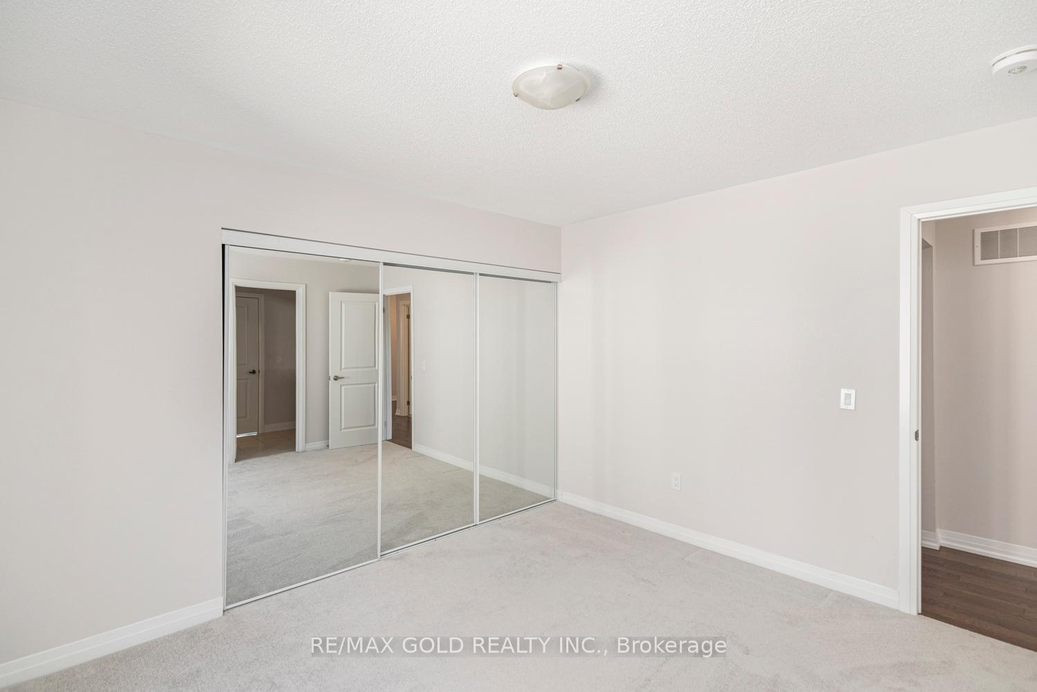 Photo 16 of 11 Yale Drive, Hamilton, Rural Glanbrook — HOMEH
