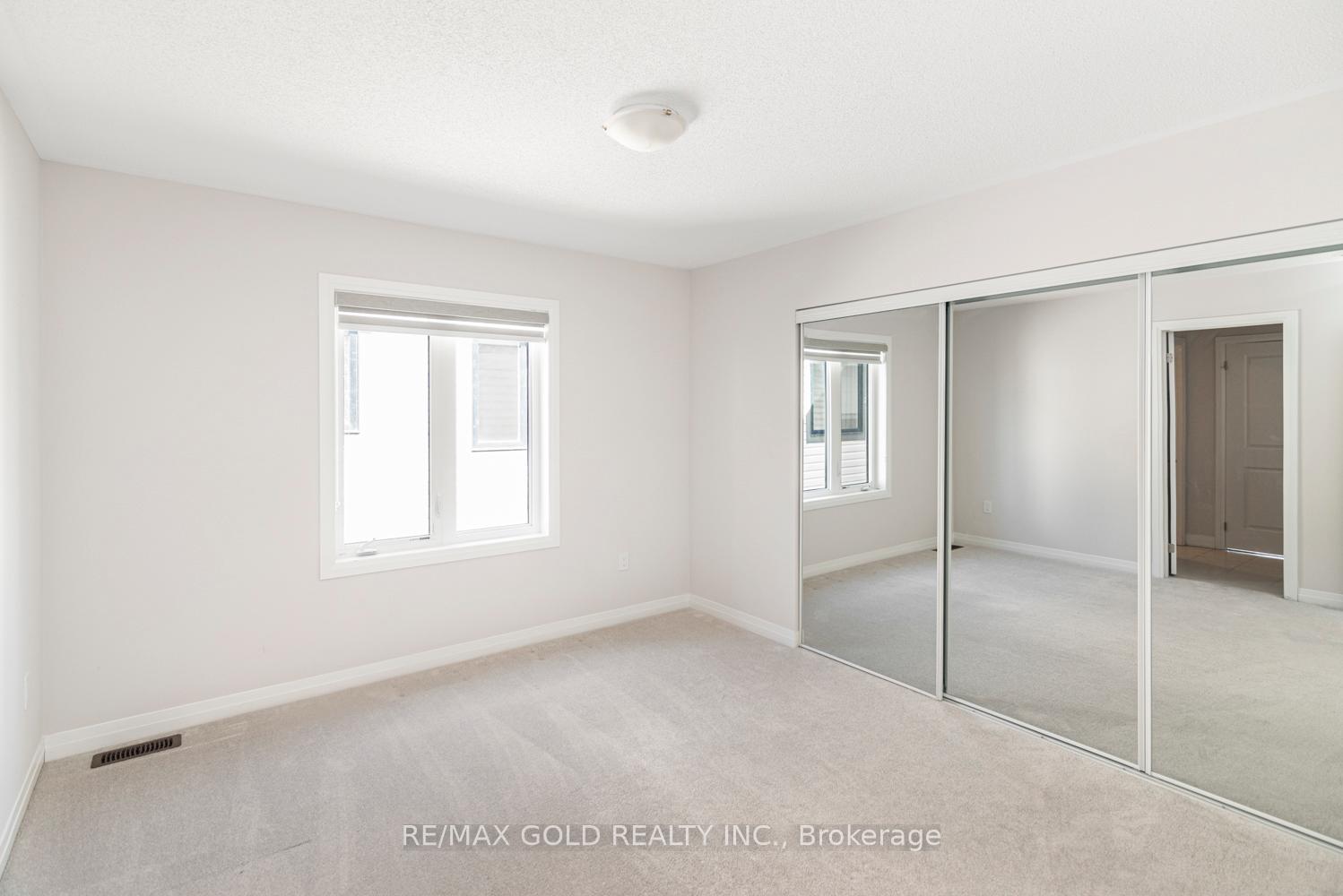 Photo 17 of 11 Yale Drive, Hamilton, Rural Glanbrook — HOMEH