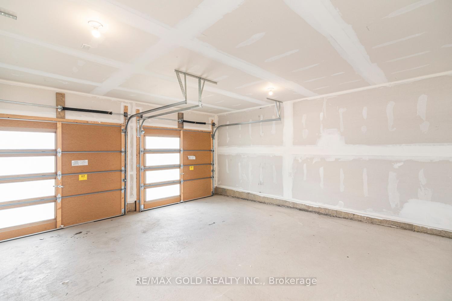 Photo 32 of 11 Yale Drive, Hamilton, Rural Glanbrook — HOMEH