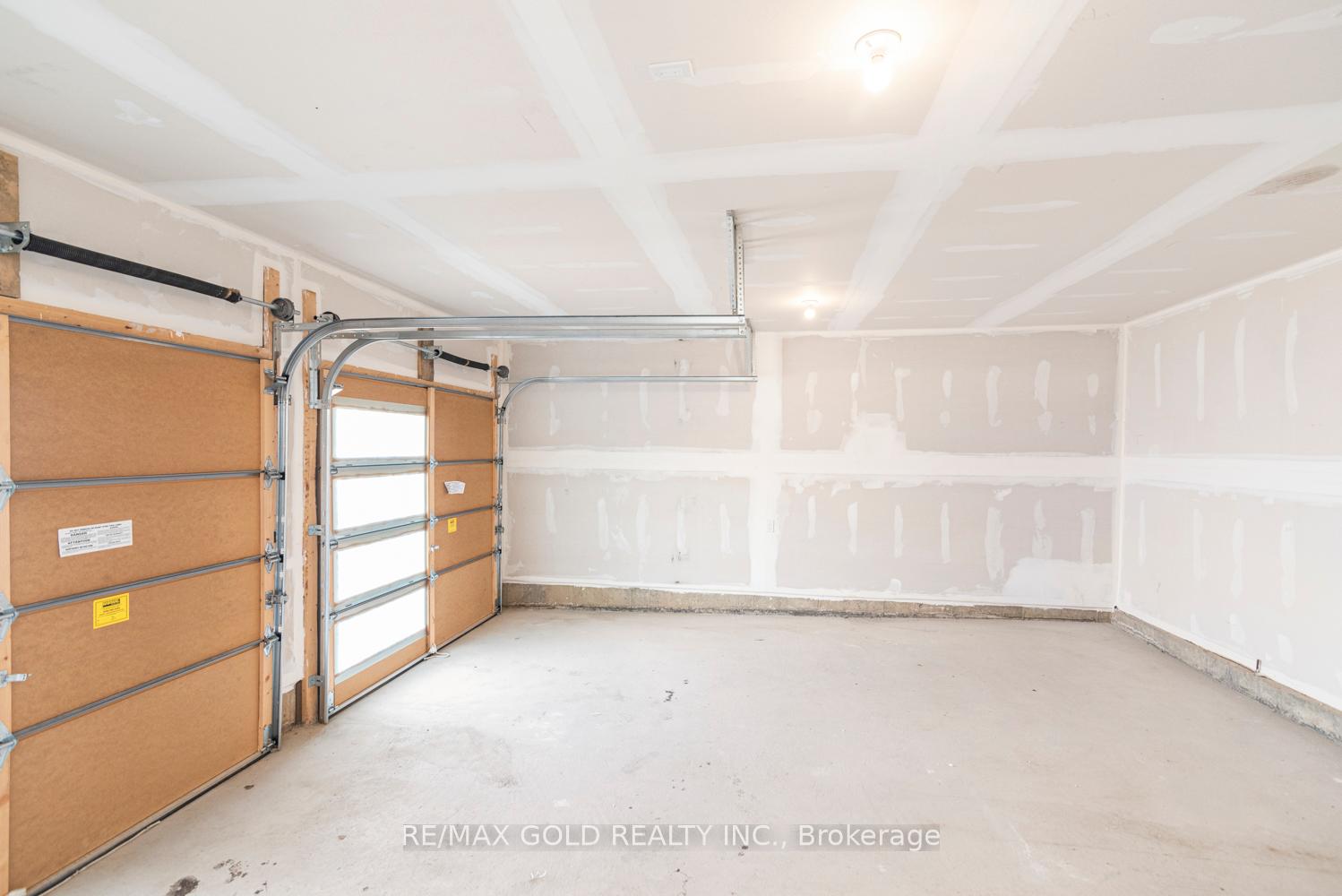 Photo 33 of 11 Yale Drive, Hamilton, Rural Glanbrook — HOMEH