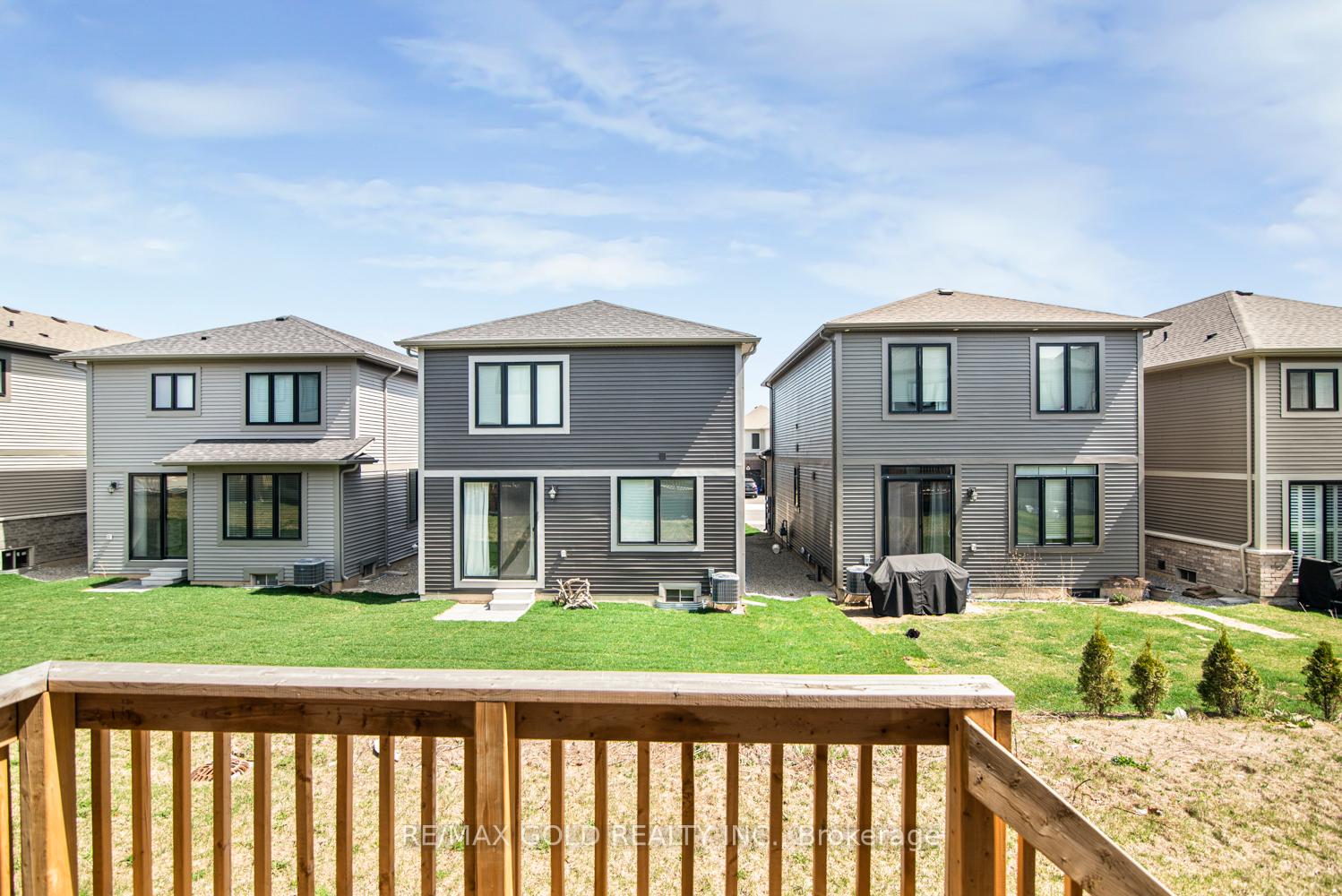 Photo 34 of 11 Yale Drive, Hamilton, Rural Glanbrook — HOMEH