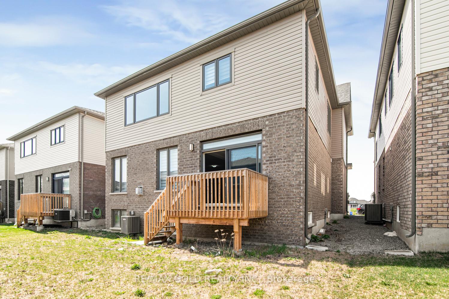 Photo 35 of 11 Yale Drive, Hamilton, Rural Glanbrook — HOMEH