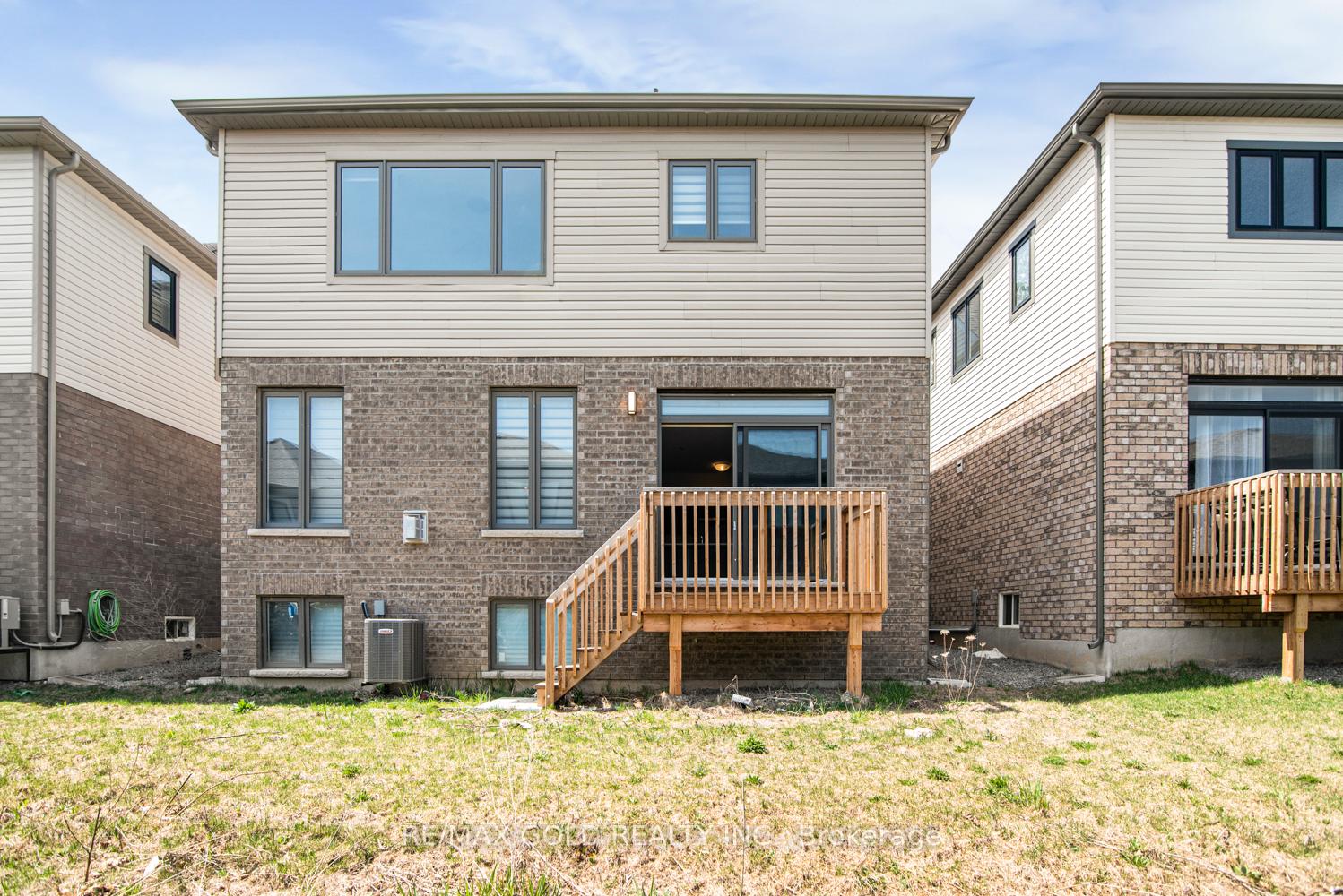 Photo 36 of 11 Yale Drive, Hamilton, Rural Glanbrook — HOMEH