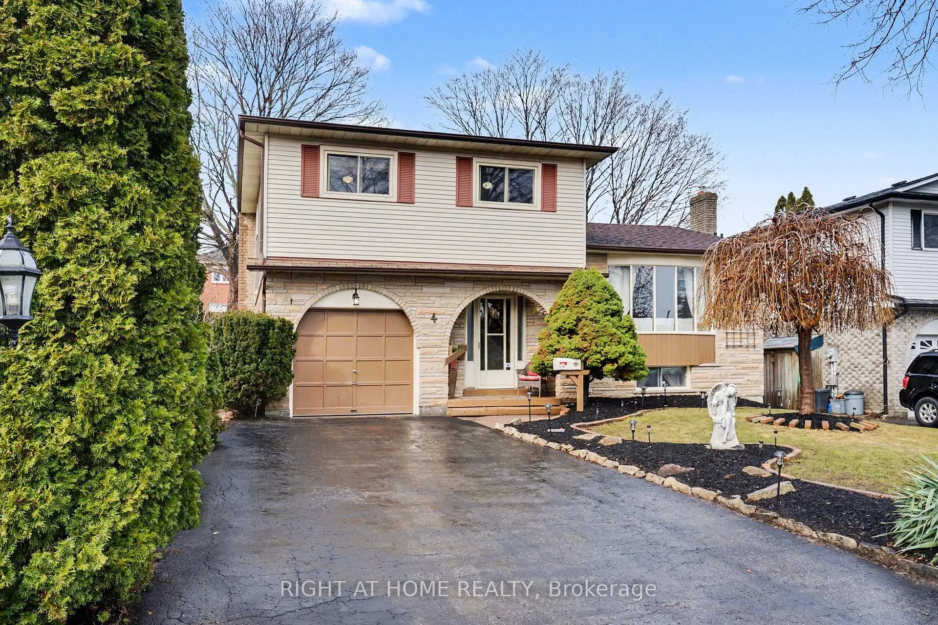 Photo 1 of 4 Falcon Court, Whitby, Blue Grass Meadows — HOMEH