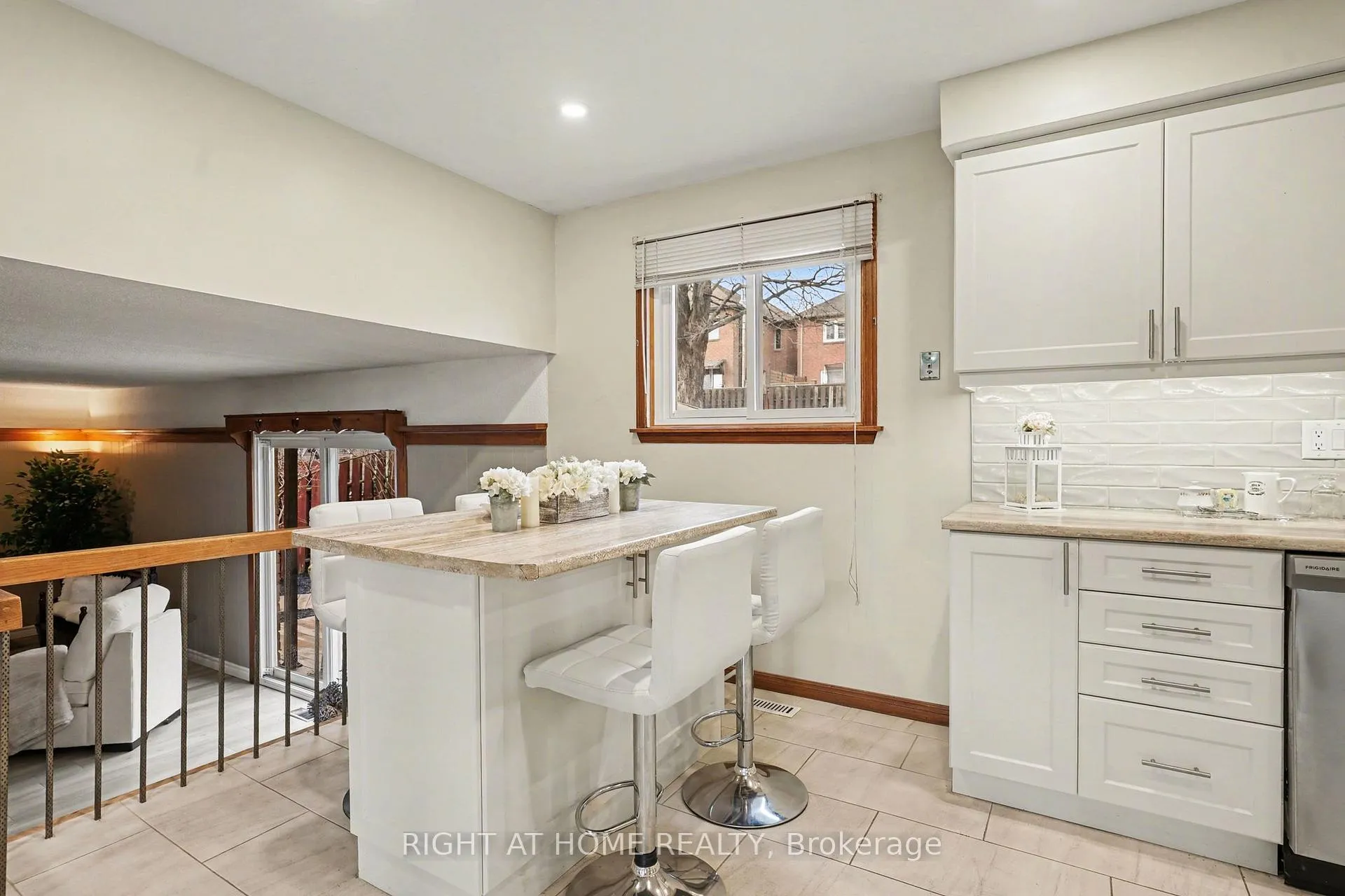 Photo 6 of 4 Falcon Court, Whitby, Blue Grass Meadows — HOMEH
