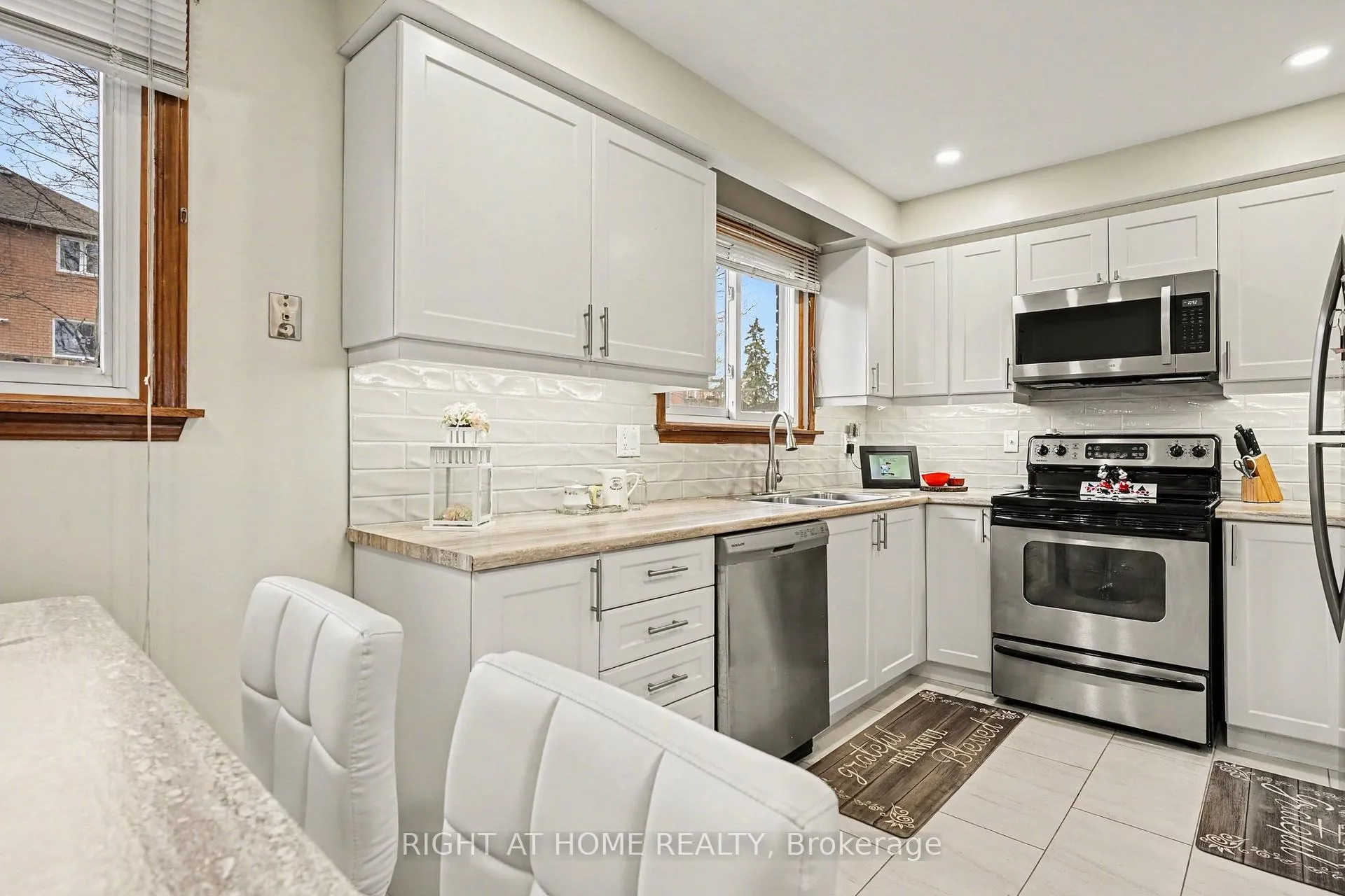 Photo 7 of 4 Falcon Court, Whitby, Blue Grass Meadows — HOMEH