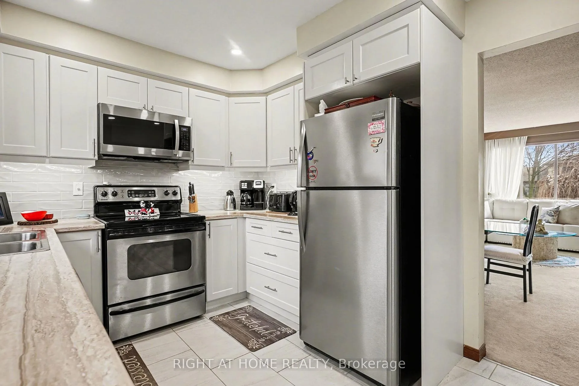 Photo 8 of 4 Falcon Court, Whitby, Blue Grass Meadows — HOMEH