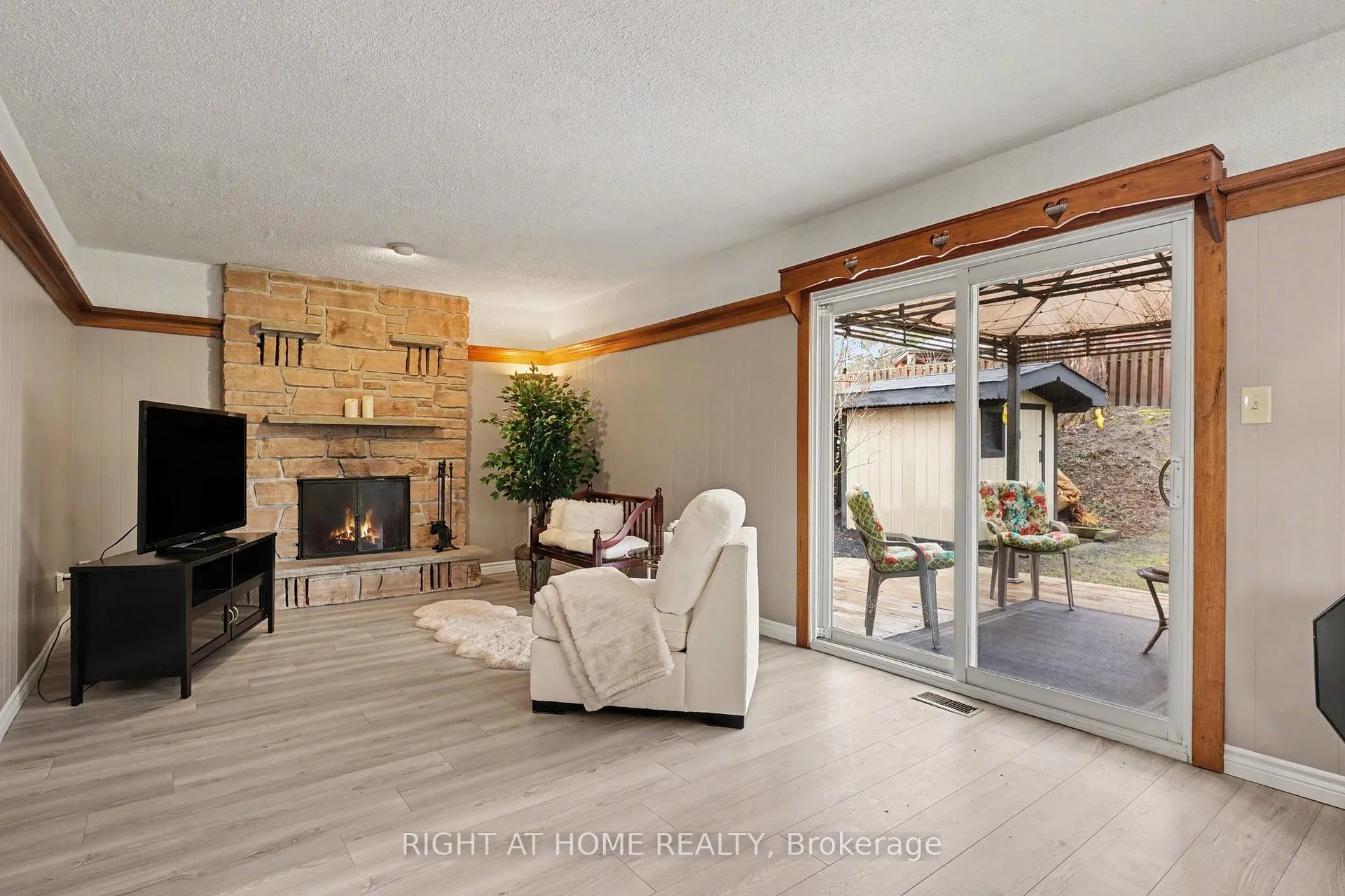 Photo 10 of 4 Falcon Court, Whitby, Blue Grass Meadows — HOMEH