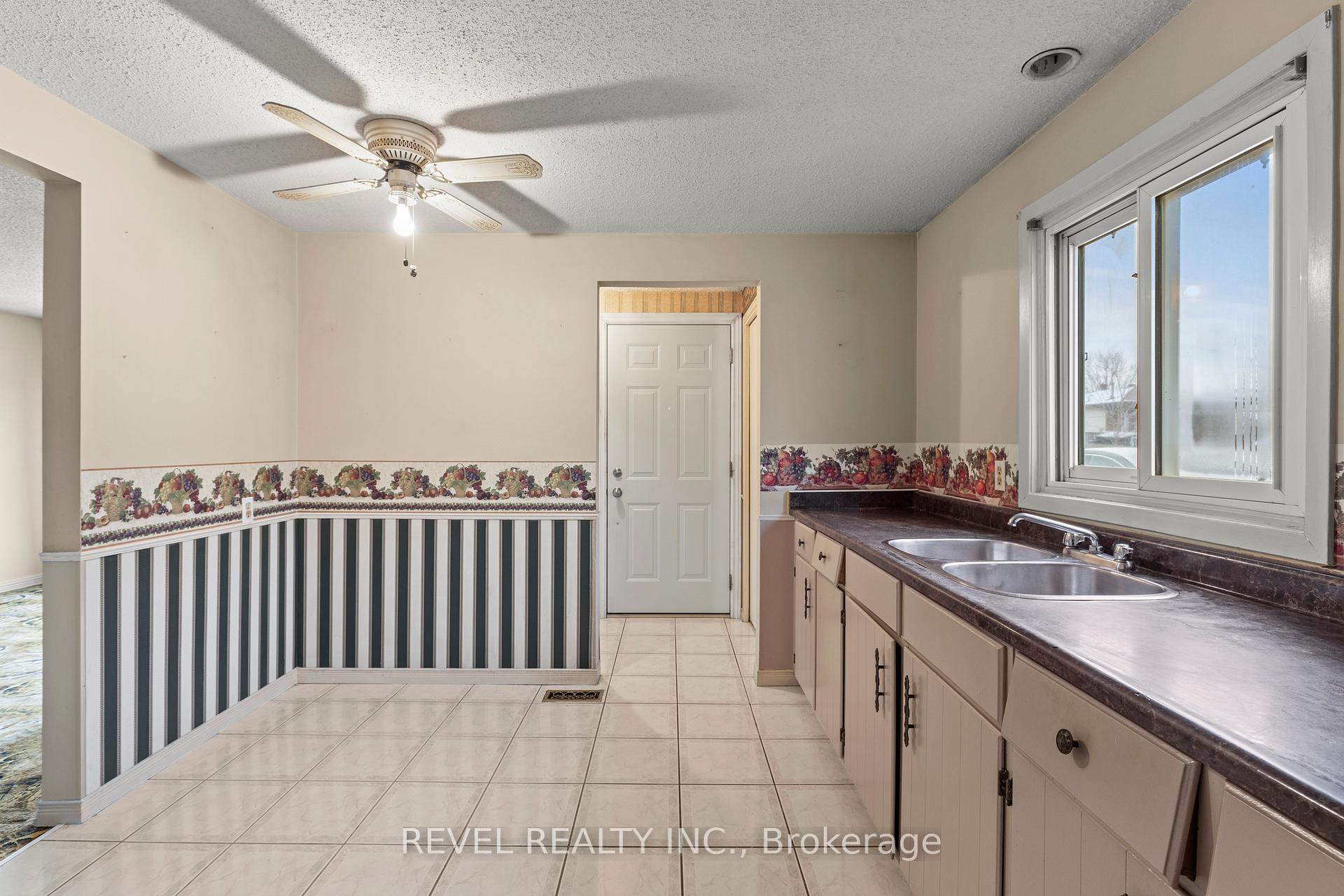 Photo 6 of 10 Barwood Crescent, Kitchener — HOMEH