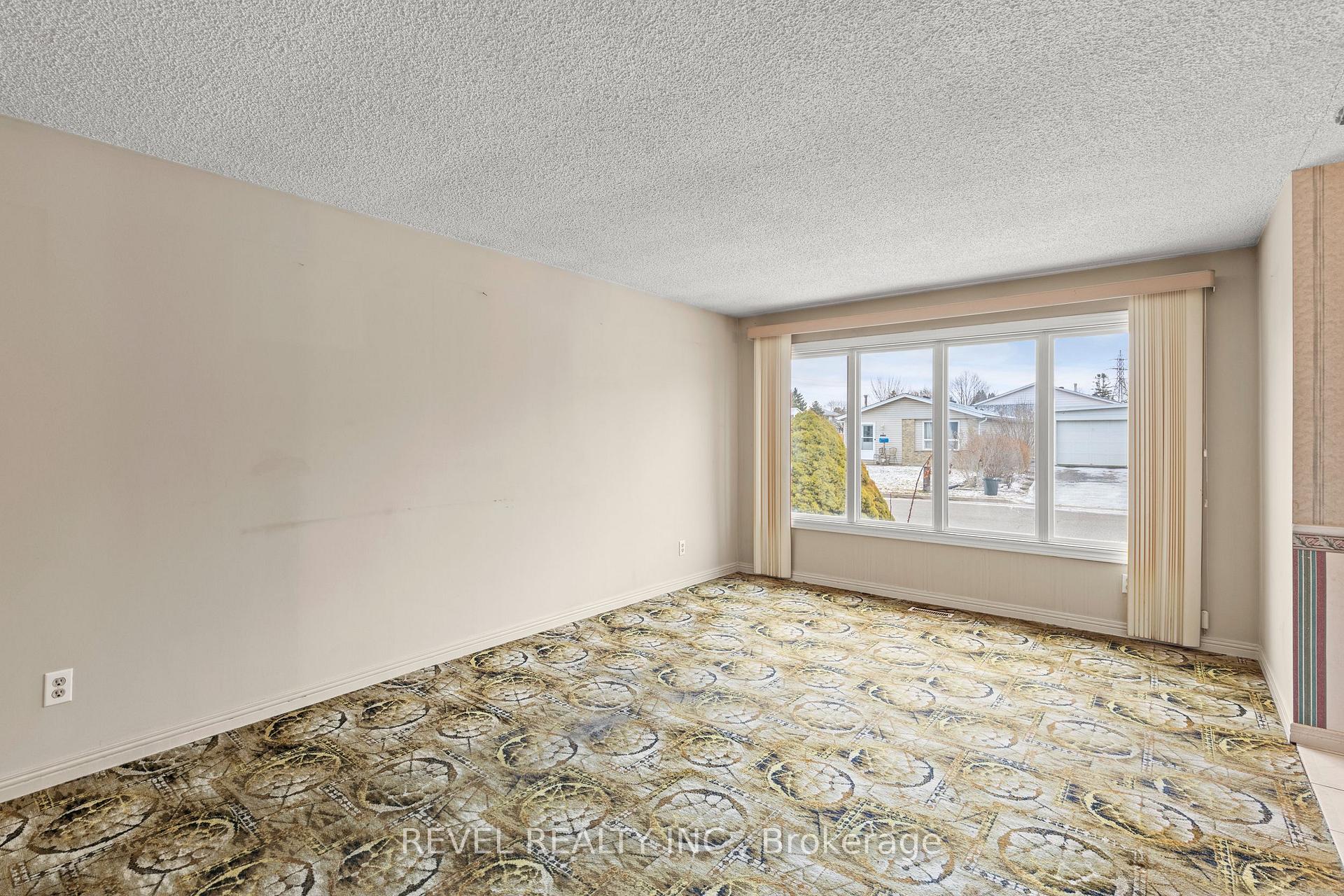 Photo 12 of 10 Barwood Crescent, Kitchener — HOMEH