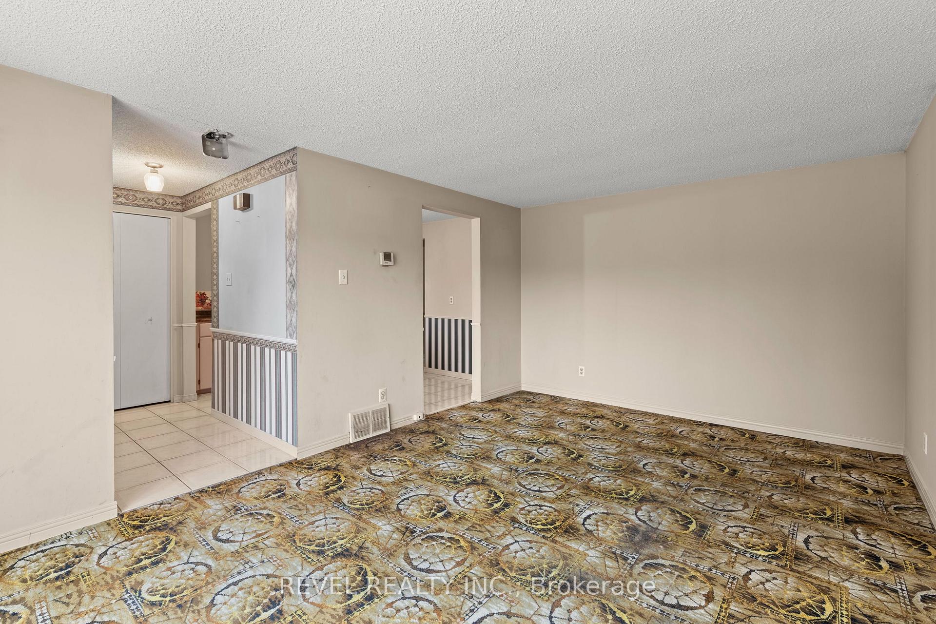 Photo 13 of 10 Barwood Crescent, Kitchener — HOMEH