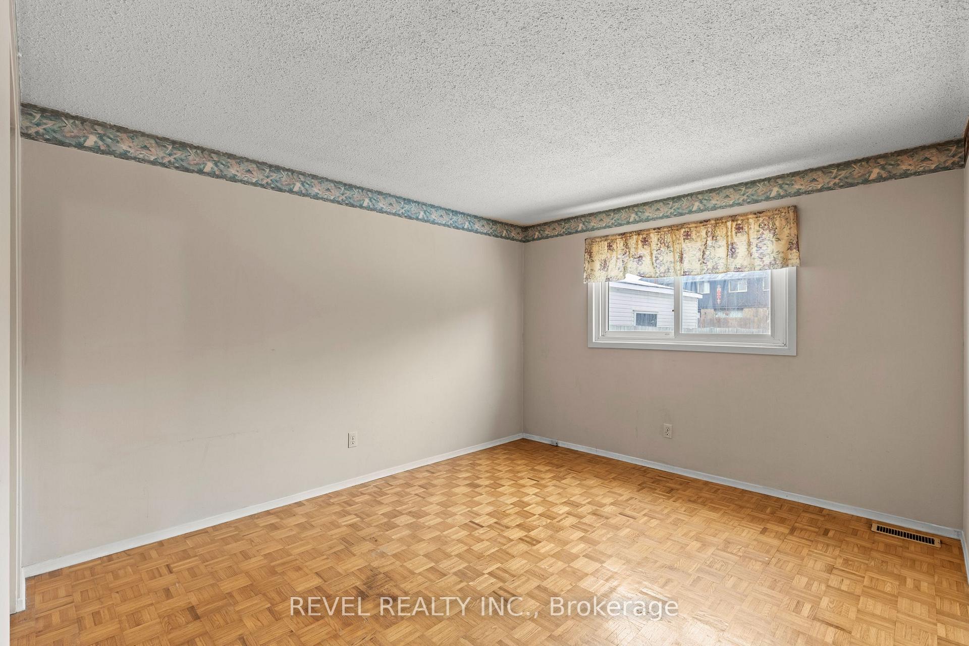Photo 14 of 10 Barwood Crescent, Kitchener — HOMEH